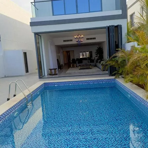 Oceanfront Villa 5BHK with private pool and seaview，位于Rūl Ḑadnā的酒店