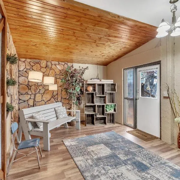 Downtown 2 story property apts，位于斯皮尔菲什的酒店