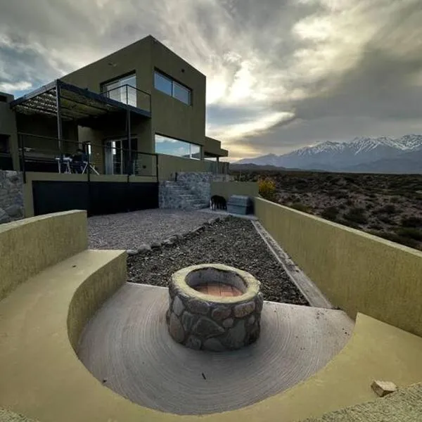 Villamagna, casa en Potrerillos，位于波特雷里约斯的酒店