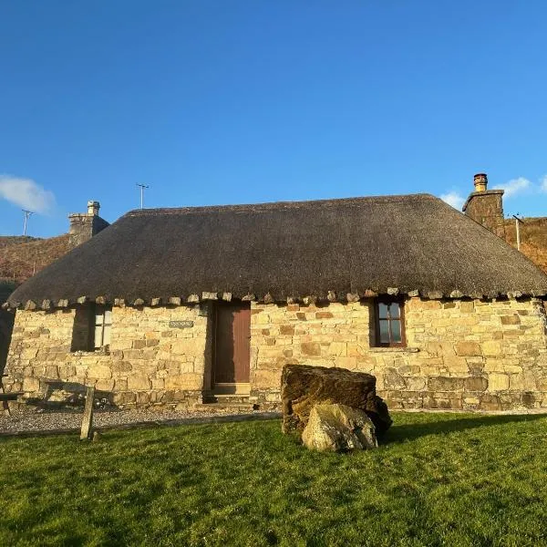 Tigh Mairi at Mary's Thatched Cottages，位于Elgol的酒店