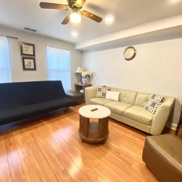 Shanghai 2900 - Vintage Oriental Style 2BR w Parking near Airport，位于费城的酒店