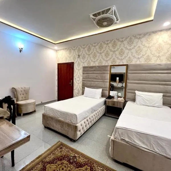 HOTEL DE SMART Multan，位于木尔坦的酒店