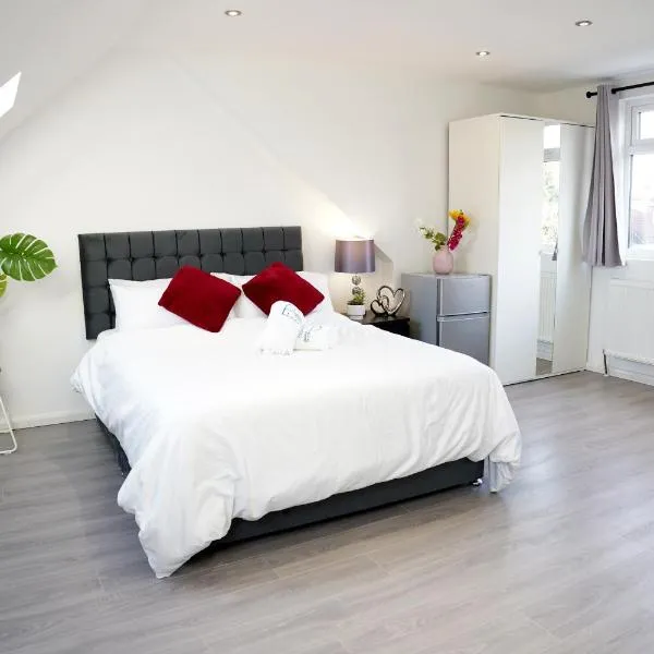 32GC Dreams Unlimited - Heathrow Studio Flat w free on-street parking，位于Staines upon Thames的酒店