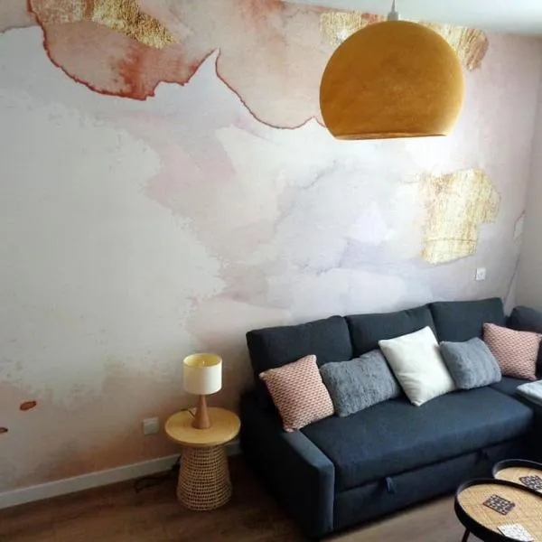 Appartement Hestia F1 bis + terrasse hyper centre，位于隆勒索涅的酒店