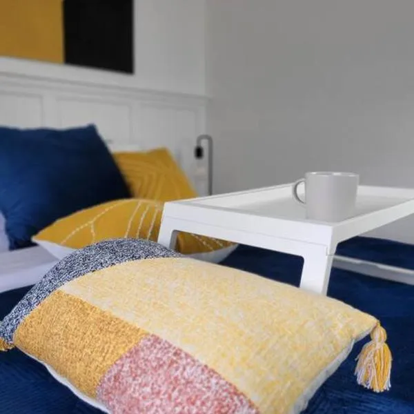 Spot Caché - Private Waterfront Cottage，位于Papineauville的酒店