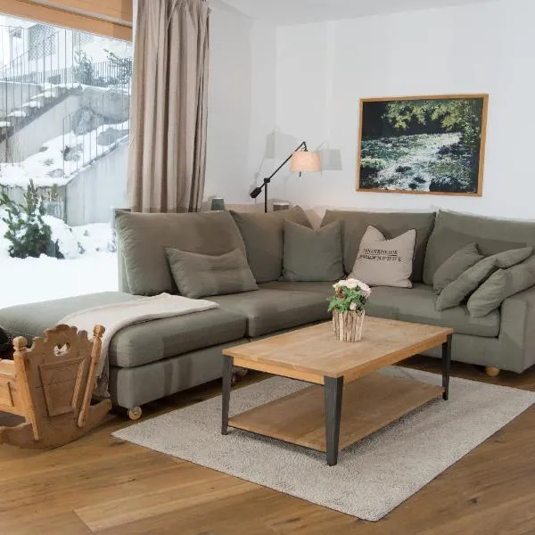 Family oasis with garden and fireplace，位于Lenz的酒店