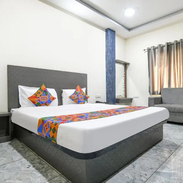 FabHotel Shree Khatu Shyam Palace，位于Mhow的酒店