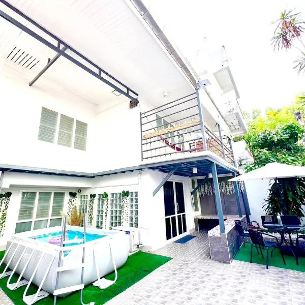 Getaway Villa Bangkok - 4 Bedroom,6 Beds and 5 Bathroom，位于Ban Khlong Hua Sakae的酒店