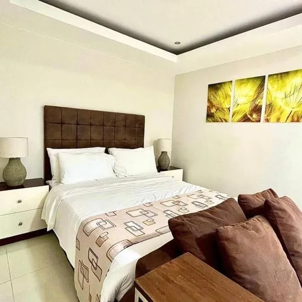 Sheryll Escapes - 203 La Grande, classy studio with hotel amenities!，位于安吉利斯的酒店