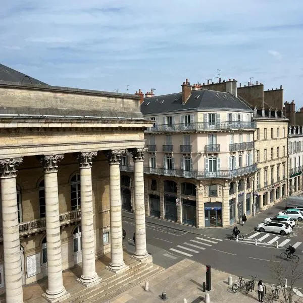 Le Théâtre : Centre historique，位于第戎的酒店
