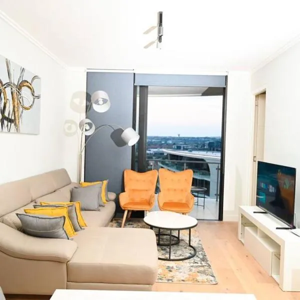 Elegant-World Ellipse Waterfall，位于米德兰的酒店