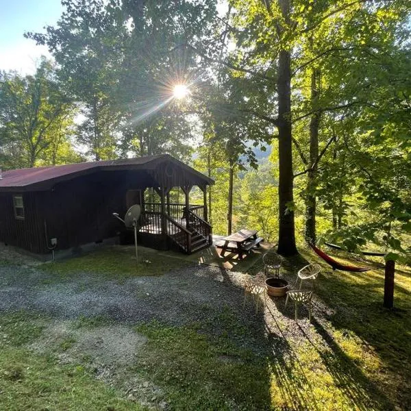 Getaway to a very private beautiful Cabin.，位于Kyles Ford的酒店