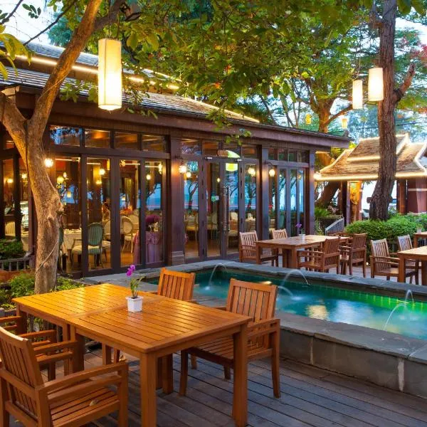 Raya Resort Beach front - The Most Green Resort in Cha-am，位于Ban Huai Thawai的酒店