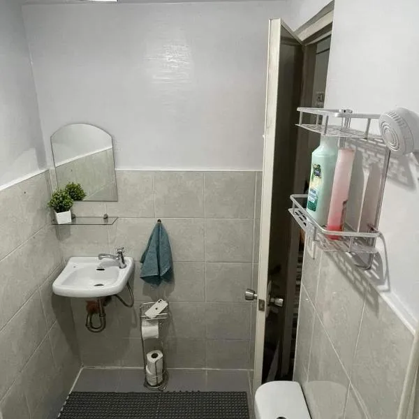 Michelle Heilig Apartments，位于安蒂波洛的酒店