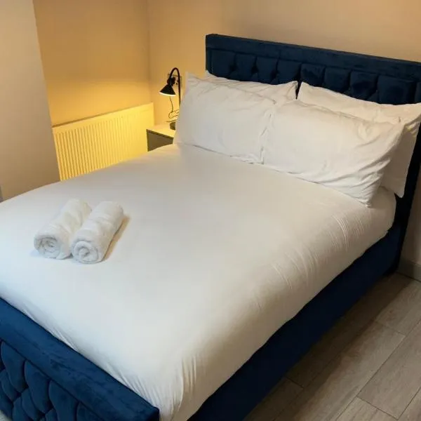 One Bedroom Apartment in Walsall Sleeps 4 FREE WIFI By Villazu，位于Bloxwich的酒店