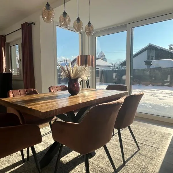 UNiQE I 95qm I Bergblick I Garten I BBQ I seenah，位于基姆湖畔普林的酒店