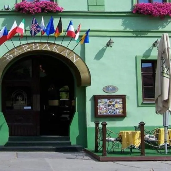 外城酒店，位于Harichovce的酒店