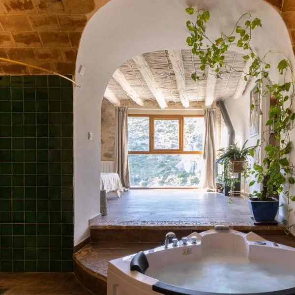 Casa rural Vall de Gallinera con Chimenea, piscina y jacuzzi DIANIA，位于Patró的酒店