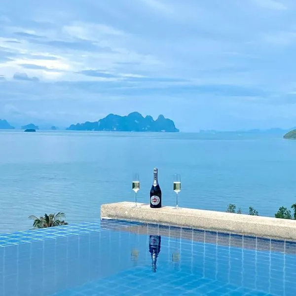 Stunning 5 bedrooms Villa with Panoramic Sea View，位于波湾的酒店