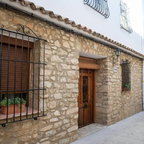 CASA LOLA Naturaleza, Montañas y Piscina Compartida De Pueblo，位于Carroja的酒店
