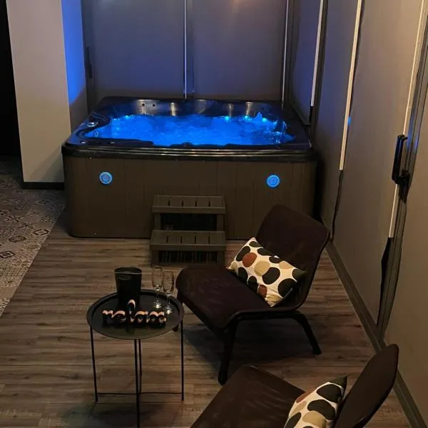 PAUSE NATURE SORBAIS gîte 2 personnes avec grand SPA privatif, STREAMING et arrivée autonome，位于Sorbais的酒店