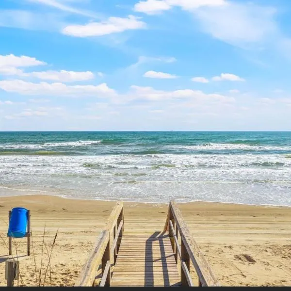 Beachfront Retreat FREE use of GOLF CART，位于瑟夫赛德海滩的酒店
