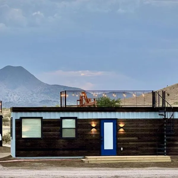 The Longhorn Stunning Container Home-In Alpine，位于阿尔派恩的酒店