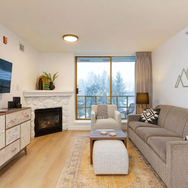 Stylish Whistler Village 1Bdrm Stay with Full Kitchen, Laundry, Resort Amenities，位于惠斯勒的酒店