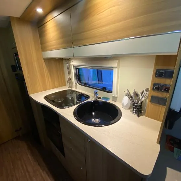 RostrevorValley Caravan Experience Private HotTub，位于罗斯特雷弗的酒店