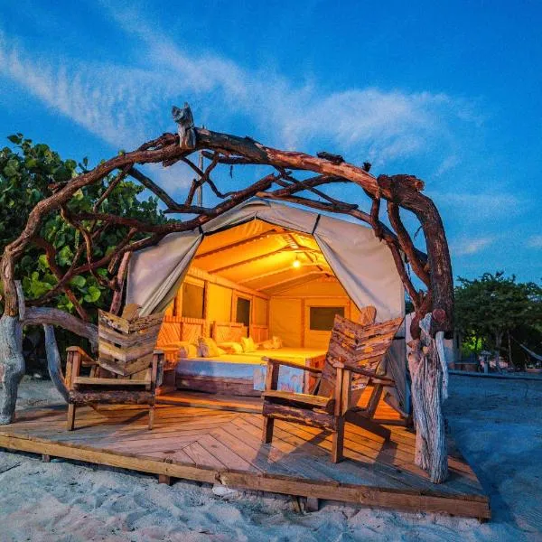 Glamping EcoLodge Cueva De Las Aguilas，位于Cabo Rojo的酒店