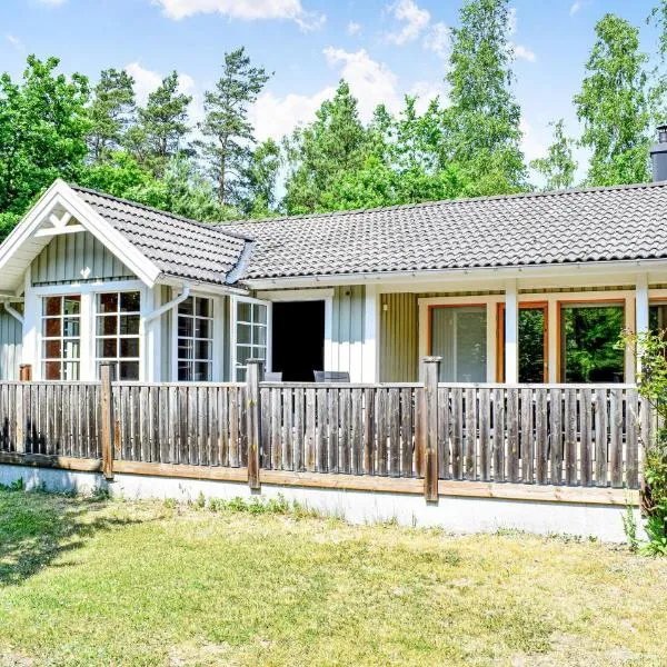 Gorgeous Home In Köpingsvik With Sauna，位于雪平斯维克的酒店