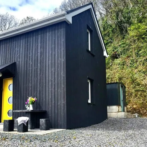 Unique restored barn with stove，位于基利贝格斯的酒店