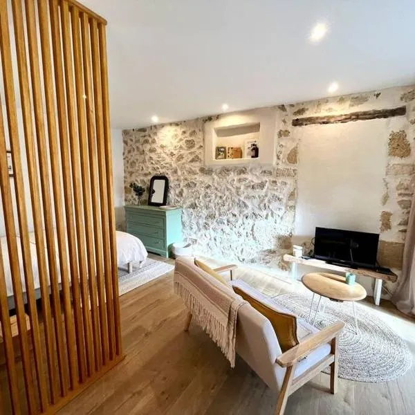 La Merlère : Gîte de charme & Jacuzzi，位于朗贡的酒店