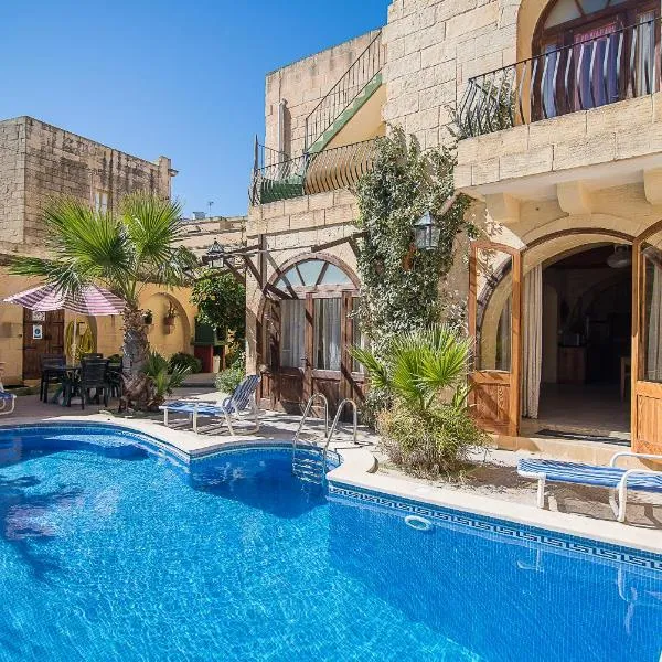 4 Bedroom Corner Farmhouse with Private Pool in Zebbug Gozo，位于泽布季的酒店
