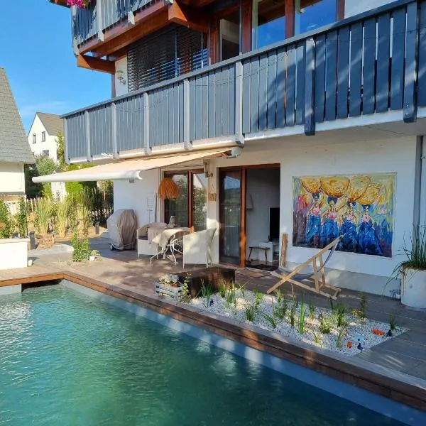 Studio 22, Terrasse,Pool,Sauna,Ofen，位于Neuffen的酒店