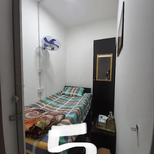 oNLY MALE GENDER ROYAL LUXURY PARTITION SMALL ROOM，位于阿马弗拉克的酒店