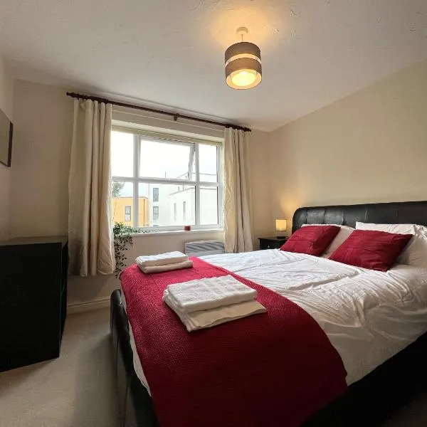 Spacious 2BR Flat with Sofa-Bed in Central Reading，位于雷丁的酒店