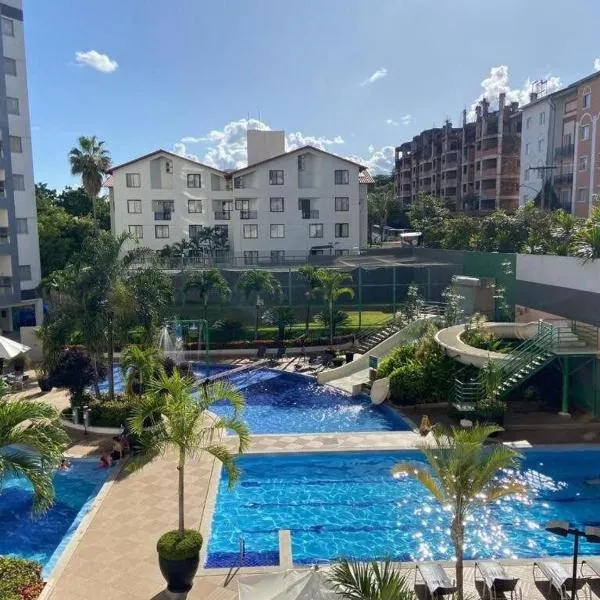 Apartamentos em Rio Quente com maravilhosa área de lazer e linda vista，位于热河市的酒店