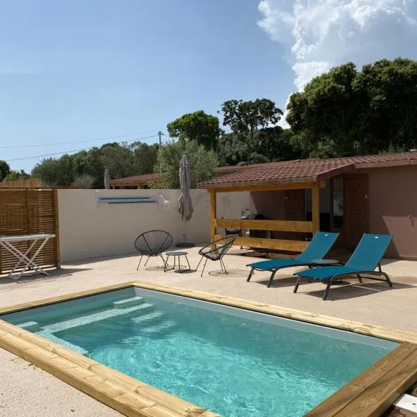 Petit chalet d’été avec piscine privée chauffée，位于博尼法乔的酒店