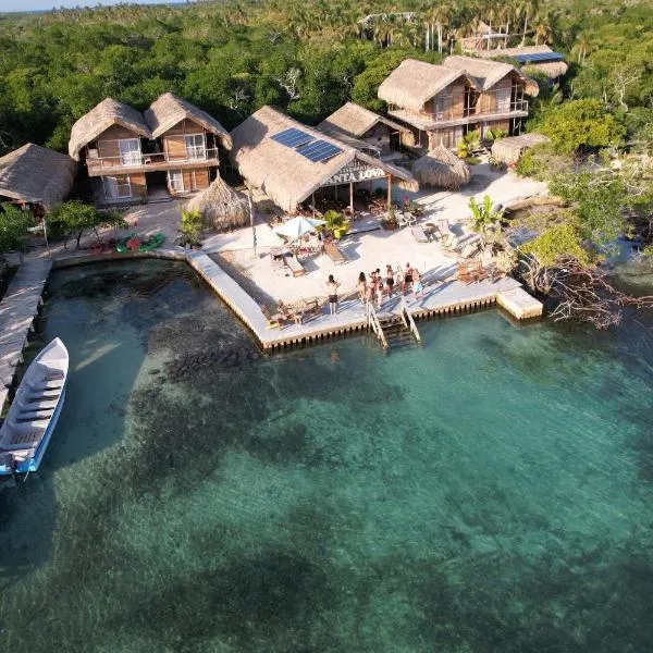Santa Lova Eco-hostel Isla Tintipan，位于穆库拉岛的酒店