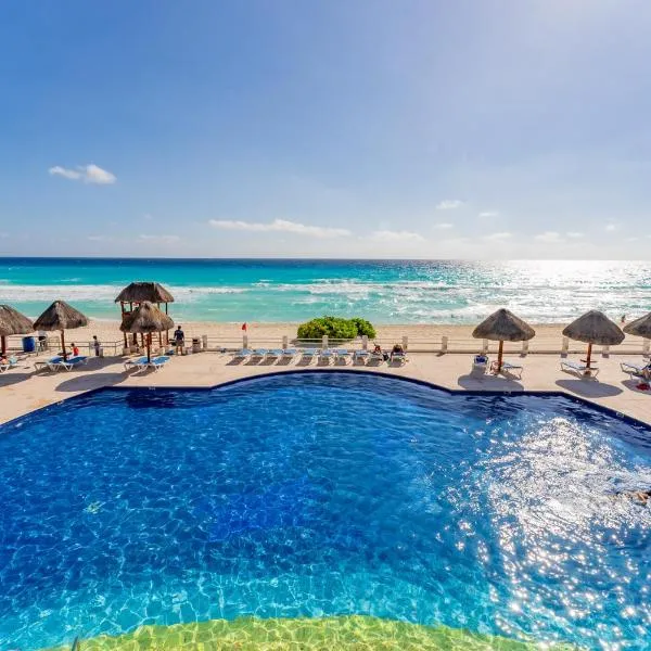 Amazing Caribbean Ocean view at Villas Marlin in Cancun，位于坎昆的酒店