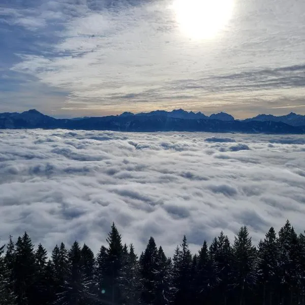Gerlitzen, Kanzelhöhe, Über den Wolken, Haus Enzian，位于Deutschberg的酒店