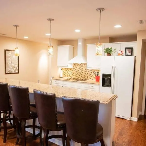Charming Apartment on Oak，位于库克维尔的酒店