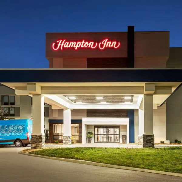 堪萨斯城机场汉普顿酒店，位于Smithville的酒店