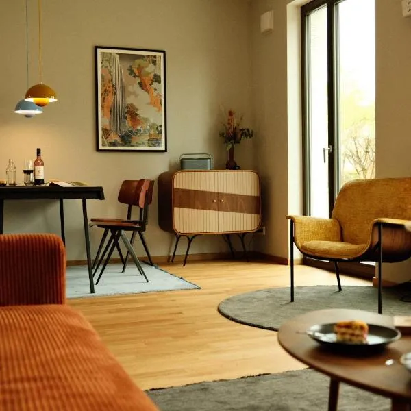 bluestar apartments am Storkower See inkl Badesteg und Gartensauna，位于Hubertushöhe的酒店