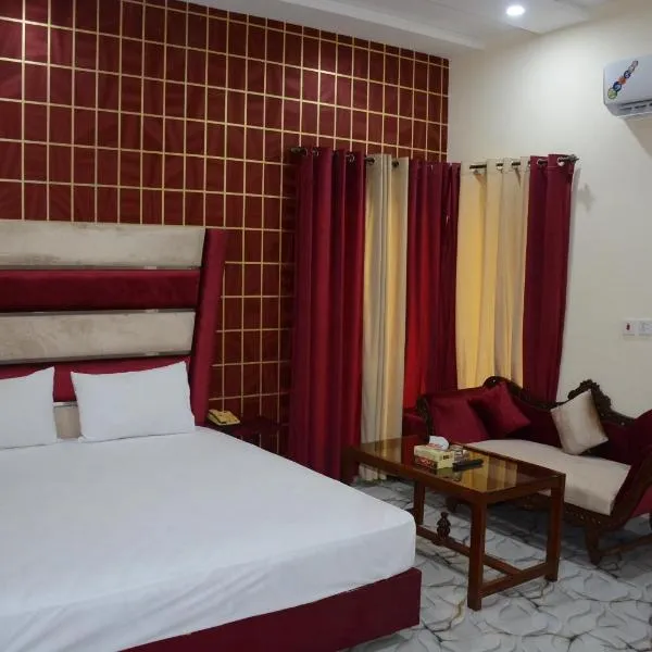 Hotel The Taj Multan，位于木尔坦的酒店