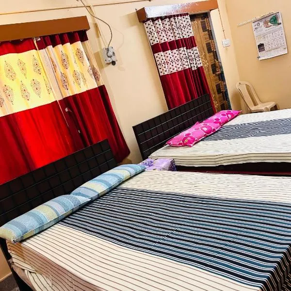 Sirvachur madhurakalli amman guest house，位于Siruganūr的酒店