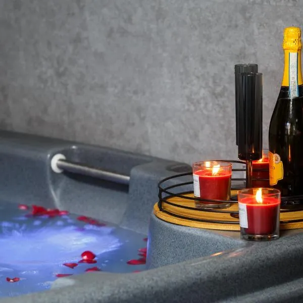 Riverside studio with Jacuzzi!，位于谢菲尔德的酒店