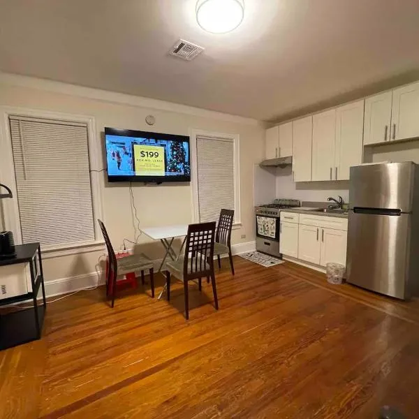 Entire Beautiful 2BR Apartment [L]. Convenient location in the heart of Queens!，位于Whitestone的酒店