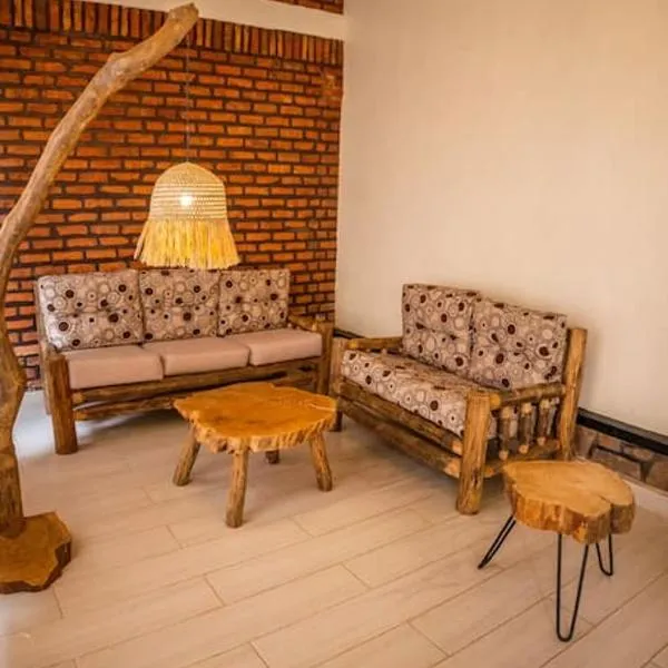 KABA Local Rwandan Guesthouse Entire Property for you with Tour services in and out the city such as Safari's，位于基加利的酒店